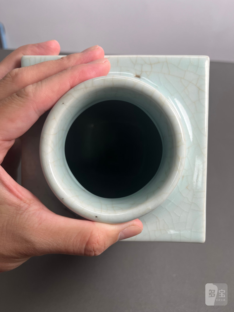 清同治  粉青釉模印八卦纹琮式瓶 - 图9
